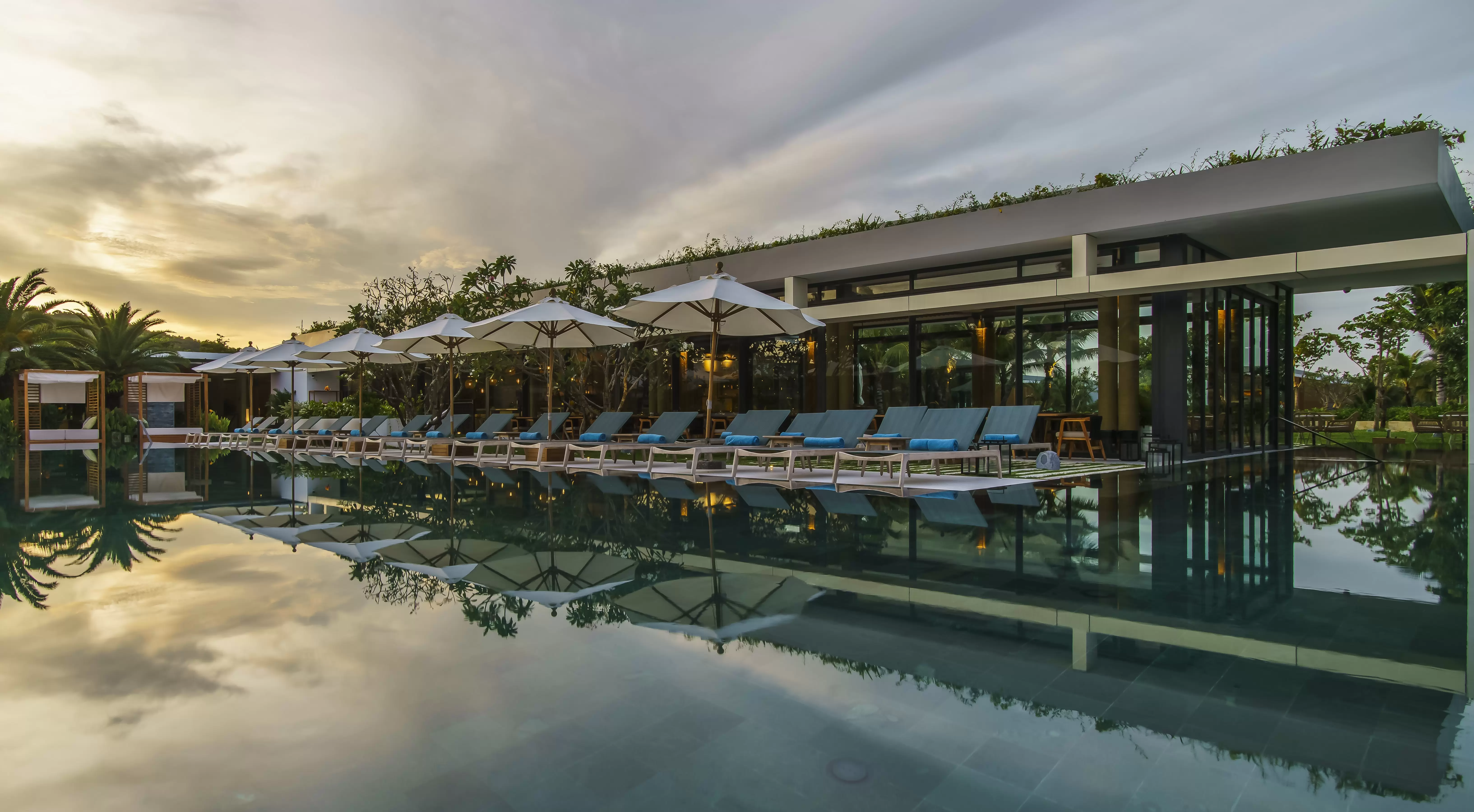 Sailing Club Phu Quoc – Exklusiver Beach Club mit Infinity Pool & Nightlife